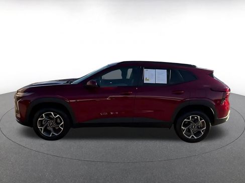 Used 2025 Chevrolet Trax LT image 7