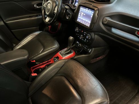 Used 2021 Jeep Renegade Trailhawk w/ Sun & Sound Group image 15