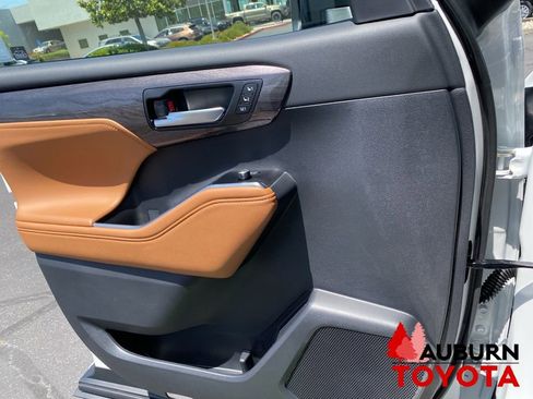 New 2026 Toyota Highlander Platinum AWD/4WD image 38