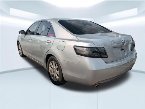 Used 2009 Toyota Camry LE FWD image 2