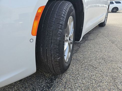 New 2026 Chrysler Pacifica Limited image 30