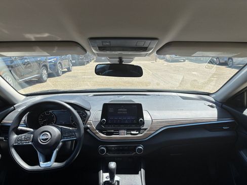 Used 2025 Nissan Altima 2.5 SV FWD image 28