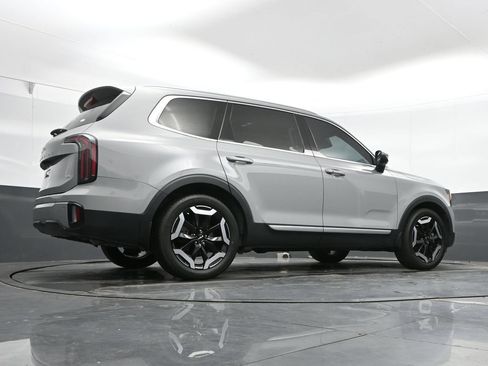 Used 2023 Kia Telluride EX AWD/4WD image 43