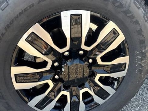 Used 2024 GMC Sierra 2500 Denali Ultimate w/ Max Trailering Package AWD/4WD image 11