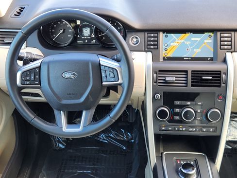 Used 2017 Land Rover Discovery Sport HSE Luxury image 26