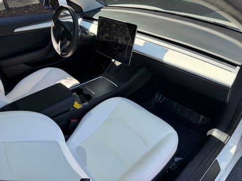 Used 2021 Tesla Model 3 Standard Range Plus image 29