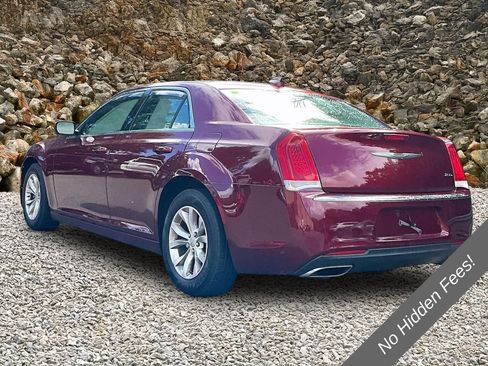 Used 2015 Chrysler 300 Limited RWD image 10