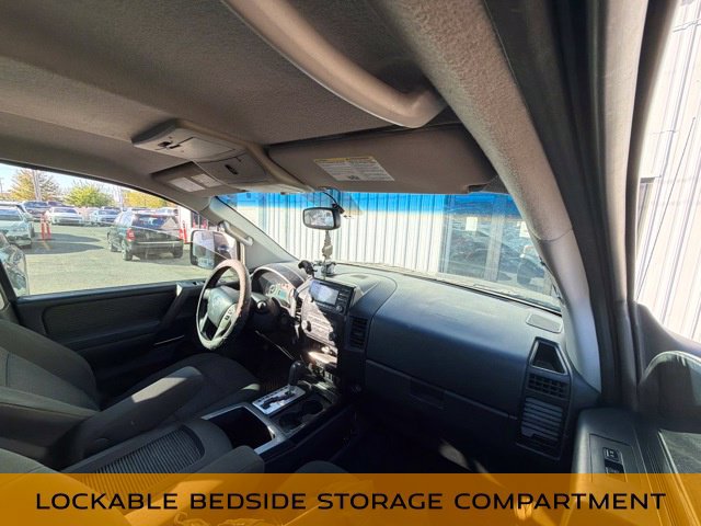 Used 2014 Nissan Titan SV w/ SV Premium Utility Package AWD/4WD image 18