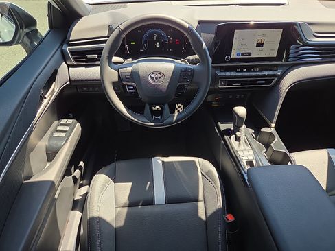 Used 2025 Toyota Camry SE w/ Convenience Package FWD image 11