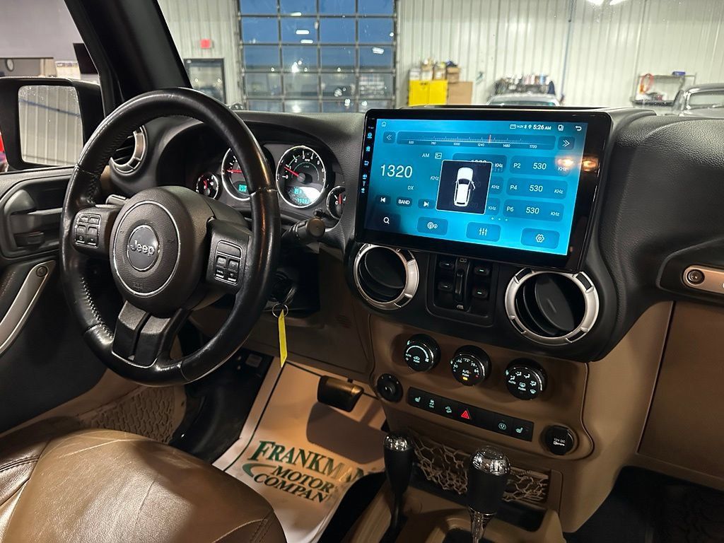 Used 2015 Jeep Wrangler Unlimited Sahara w/ Connectivity Group AWD/4WD image 31