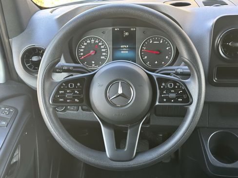 Used 2024 Mercedes-Benz Sprinter 2500 image 25