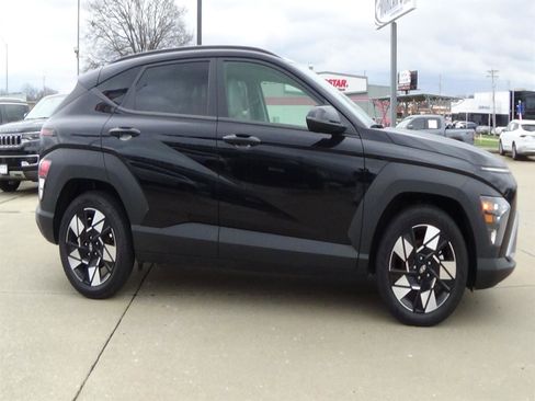 Used 2025 Hyundai Kona SEL FWD image 5