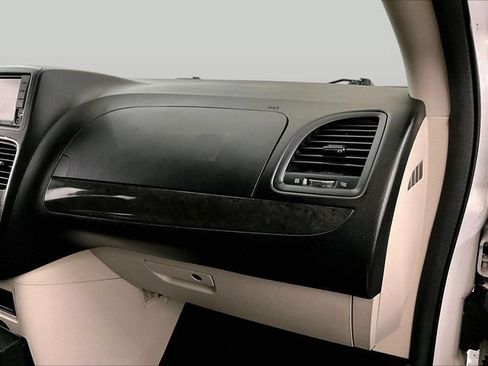 Used 2019 Dodge Grand Caravan SE FWD image 16