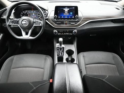 Used 2025 Nissan Altima 2.5 SV FWD image 11