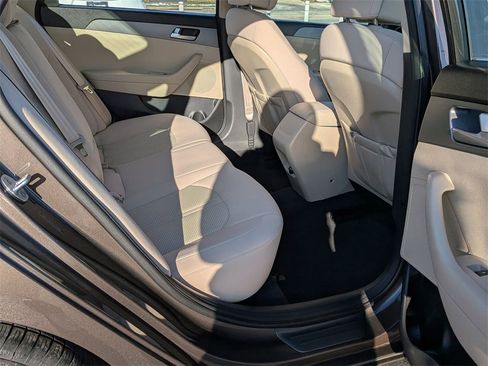 Used 2015 Hyundai Sonata SE image 19