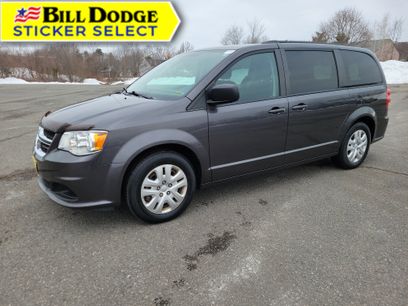 Used 2018 Dodge Grand Caravan SE w/ UConnect Hands-Free Group