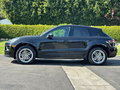 Certified 2025 Porsche Macan AWD/4WD image 2
