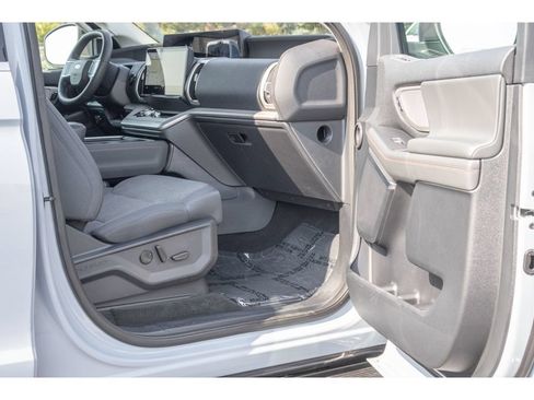 Used 2025 Ford Expedition Max Active AWD/4WD image 10
