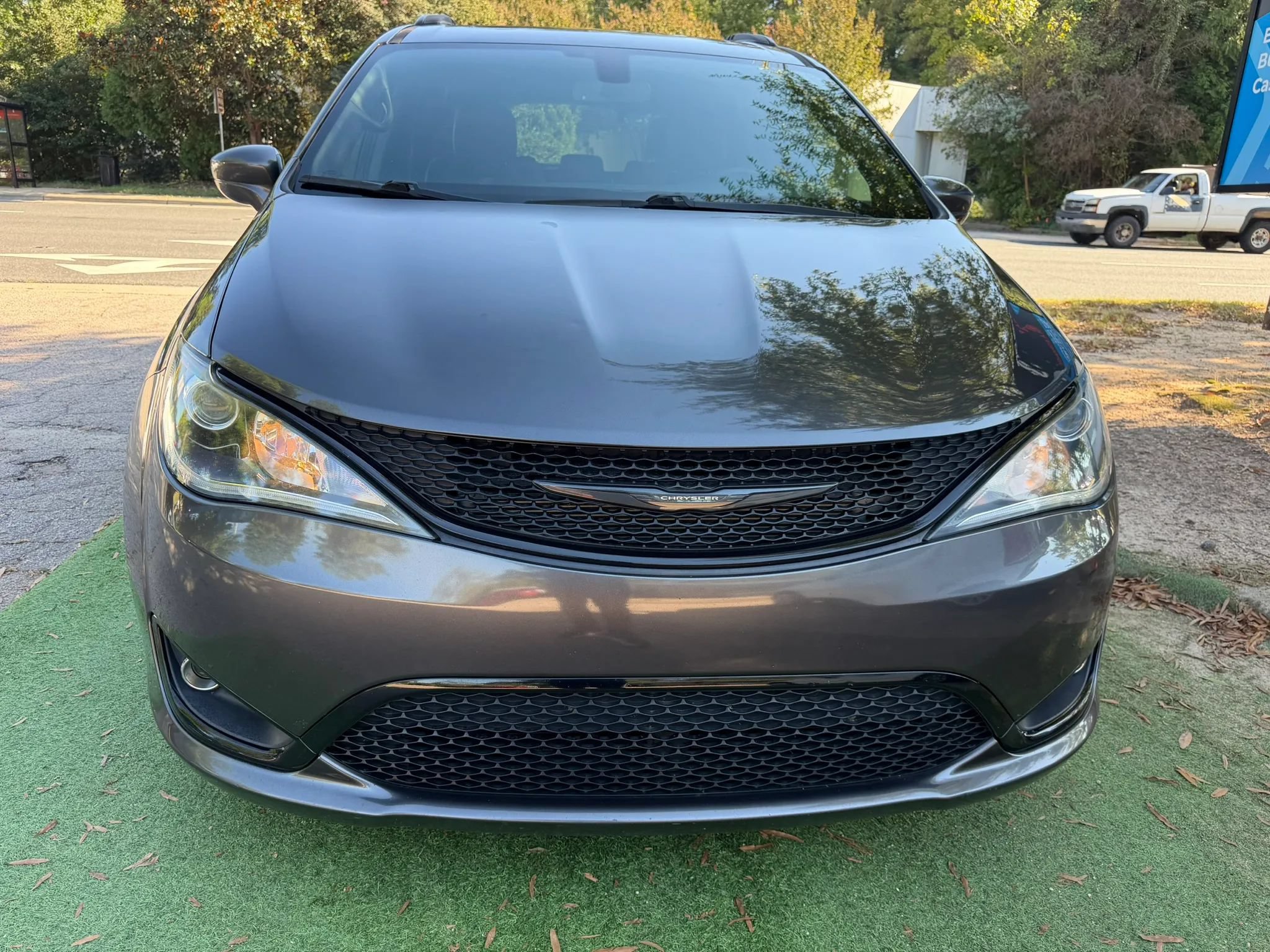 Used 2020 Chrysler Pacifica Touring-L w/ S Appearance Package FWD image 14
