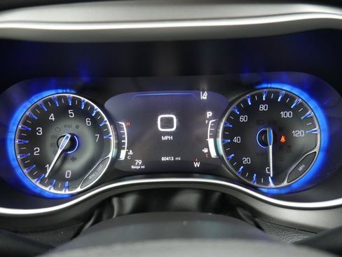 Used 2022 Chrysler Pacifica Touring-L image 14