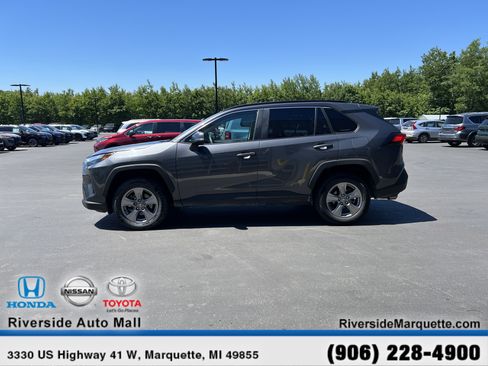 Used 2025 Toyota RAV4 XLE AWD/4WD image 4