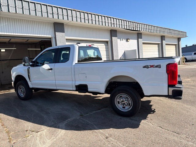 Used 2025 Ford F250 XL w/ XL Chrome Package AWD/4WD image 2