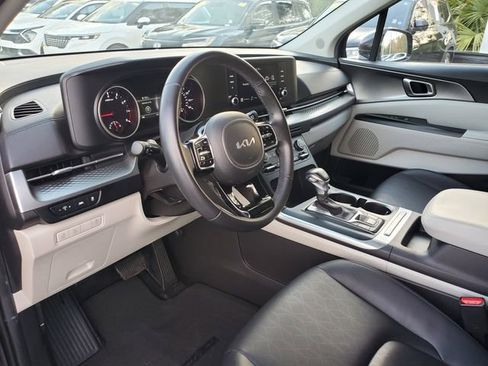 Used 2024 Kia Carnival LX image 13