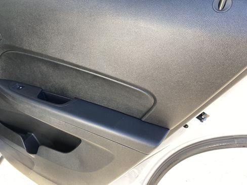Used 2017 Chevrolet Equinox LT FWD image 16