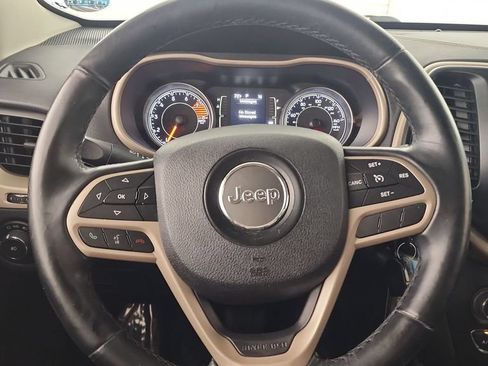 Used 2017 Jeep Cherokee Latitude w/ Comfort & Sound Group AWD/4WD image 12