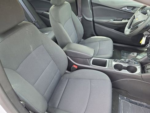 Used 2017 Chevrolet Cruze LT FWD image 12