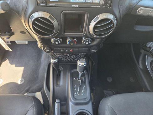Used 2015 Jeep Wrangler Unlimited Sport w/ Connectivity Group AWD/4WD image 16