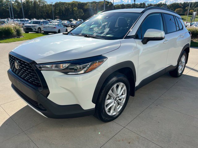 Used 2022 Toyota Corolla Cross LE AWD/4WD image 3