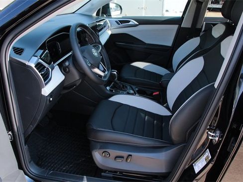 New 2025 Volkswagen Taos SEL image 9