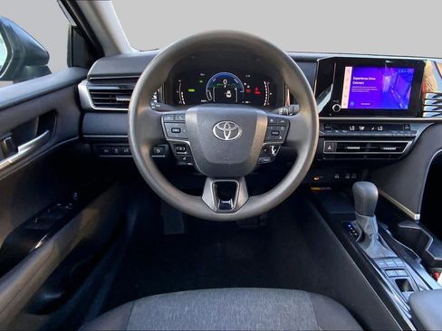 Used 2025 Toyota Camry LE FWD image 6
