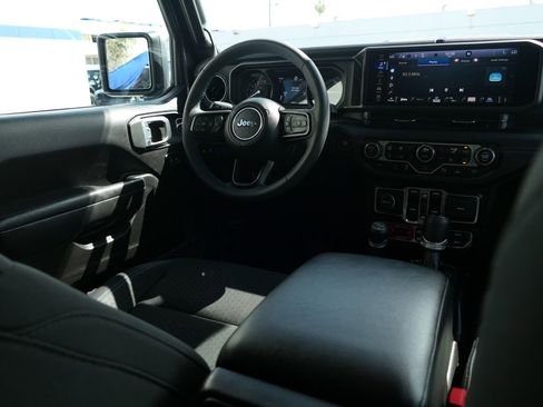Used 2025 Jeep Wrangler Unlimited Rubicon 4xe w/ Safety Group AWD/4WD image 26