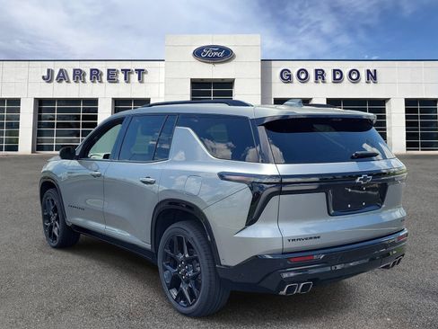 Used 2024 Chevrolet Traverse RS FWD image 3