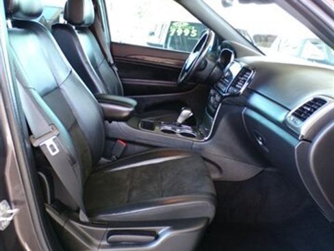 Used 2021 Jeep Grand Cherokee Laredo X AWD/4WD image 29