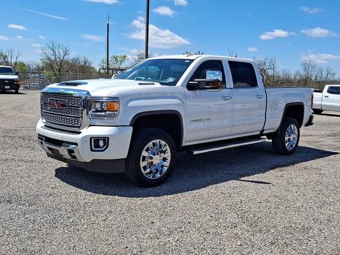 Used 2019 GMC Sierra 2500 Denali w/ Duramax Plus Package AWD/4WD image 6