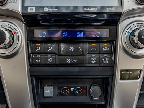Used 2020 Toyota 4Runner Limited AWD/4WD image 26