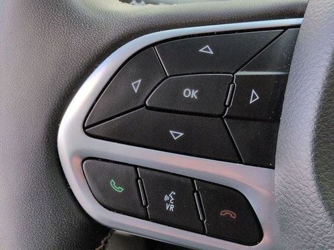 Certified 2024 Chrysler Pacifica Touring-L image 18