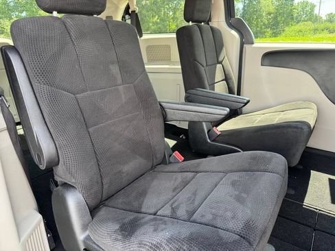 Used 2013 Dodge Grand Caravan SXT FWD image 11