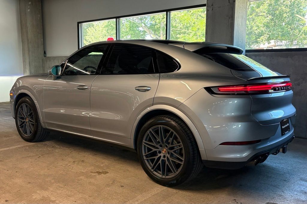 Used 2026 Porsche Cayenne Coupe AWD/4WD image 3