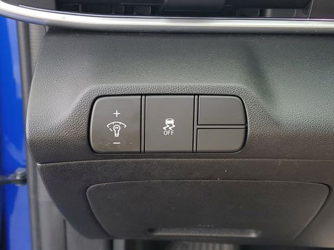 Used 2025 Hyundai Elantra Limited image 14