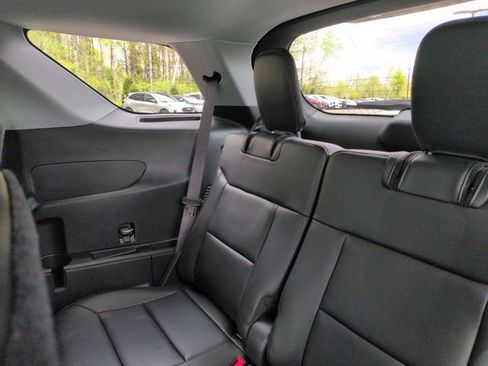 Used 2024 Ford Explorer XLT w/ Equipment Group 202A AWD/4WD image 34