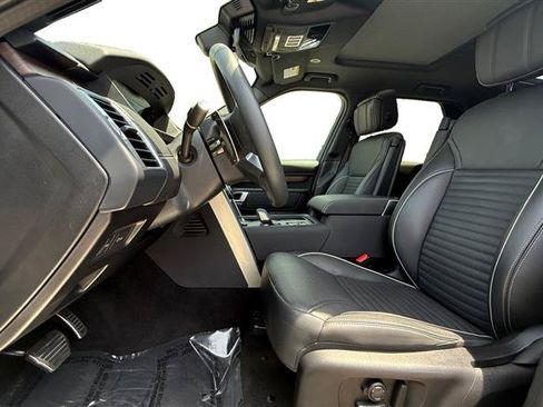 Used 2024 Land Rover Discovery Dynamic SE AWD/4WD image 10
