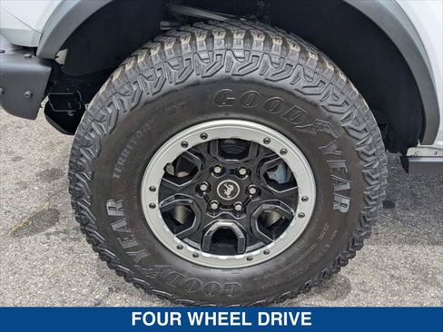 Certified 2023 Ford Bronco Badlands w/ Sasquatch Package AWD/4WD image 9
