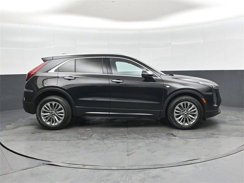 Used 2024 Cadillac XT4 Premium Luxury image 2