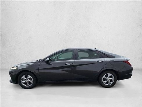 Used 2023 Hyundai Elantra SE w/ Cargo Package image 2