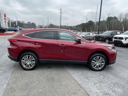 Used 2023 Toyota Venza Limited image 2