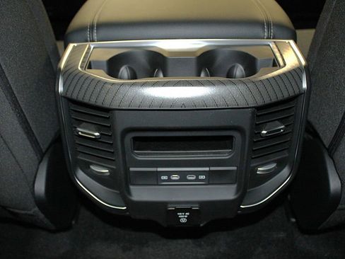 New 2026 RAM 1500 4x4 Crew Cab image 38